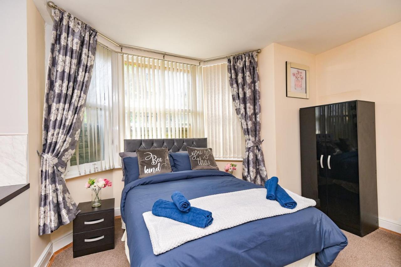 The Elm Wood Apartments Huddersfield Esterno foto