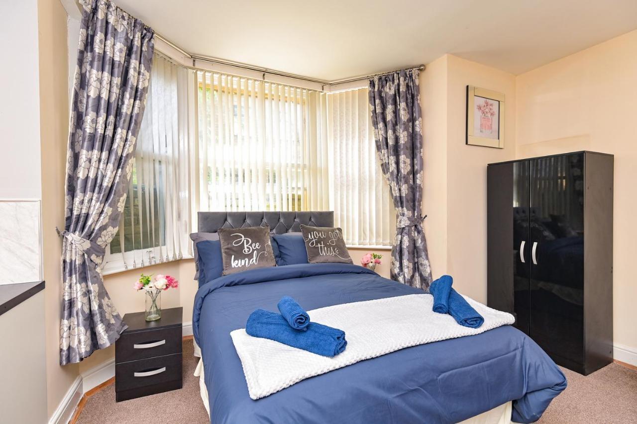 The Elm Wood Apartments Huddersfield Esterno foto