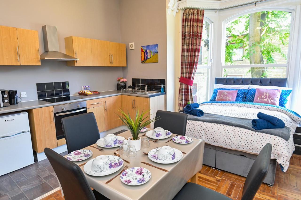 The Elm Wood Apartments Huddersfield Esterno foto