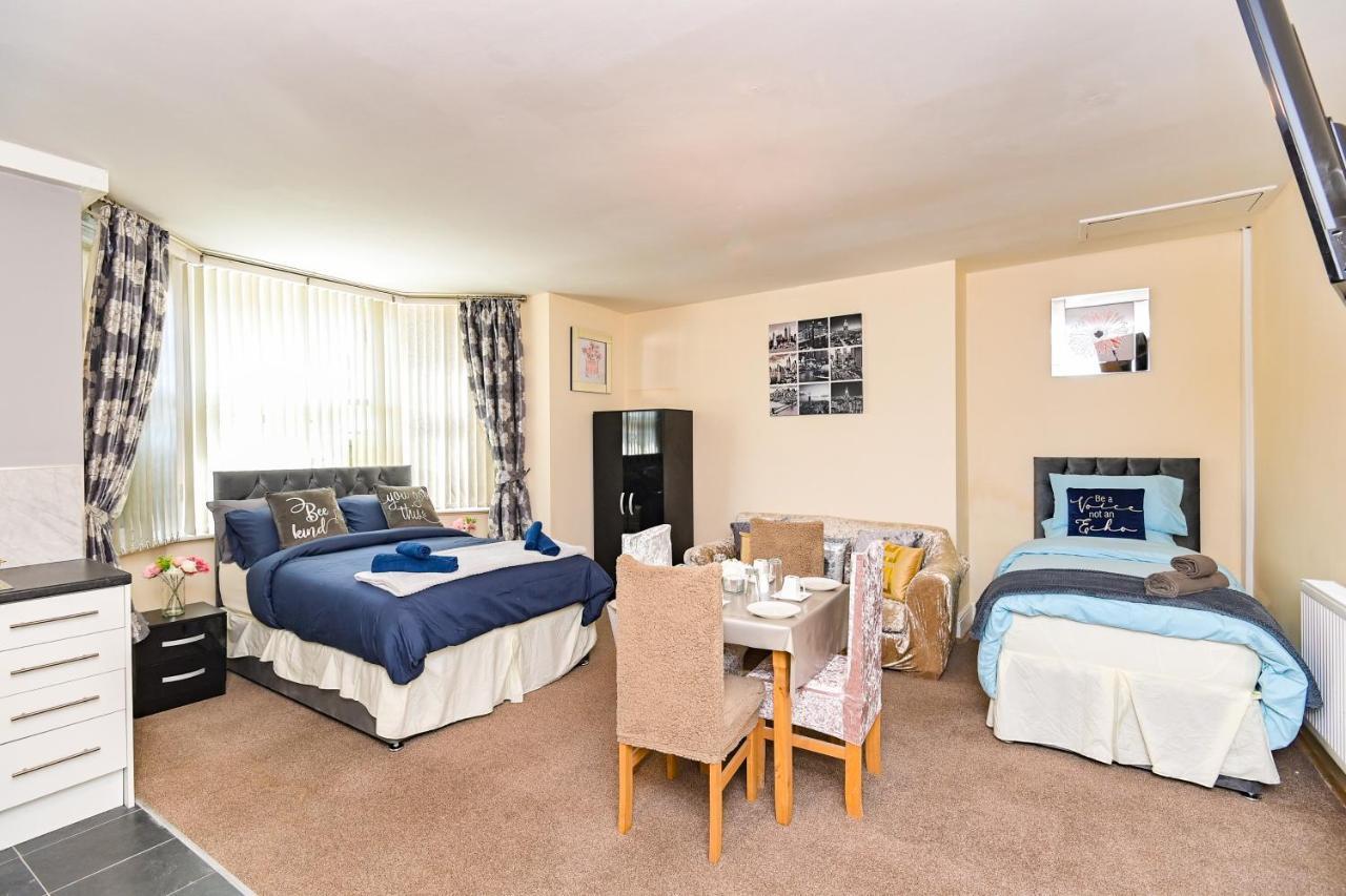 The Elm Wood Apartments Huddersfield Esterno foto