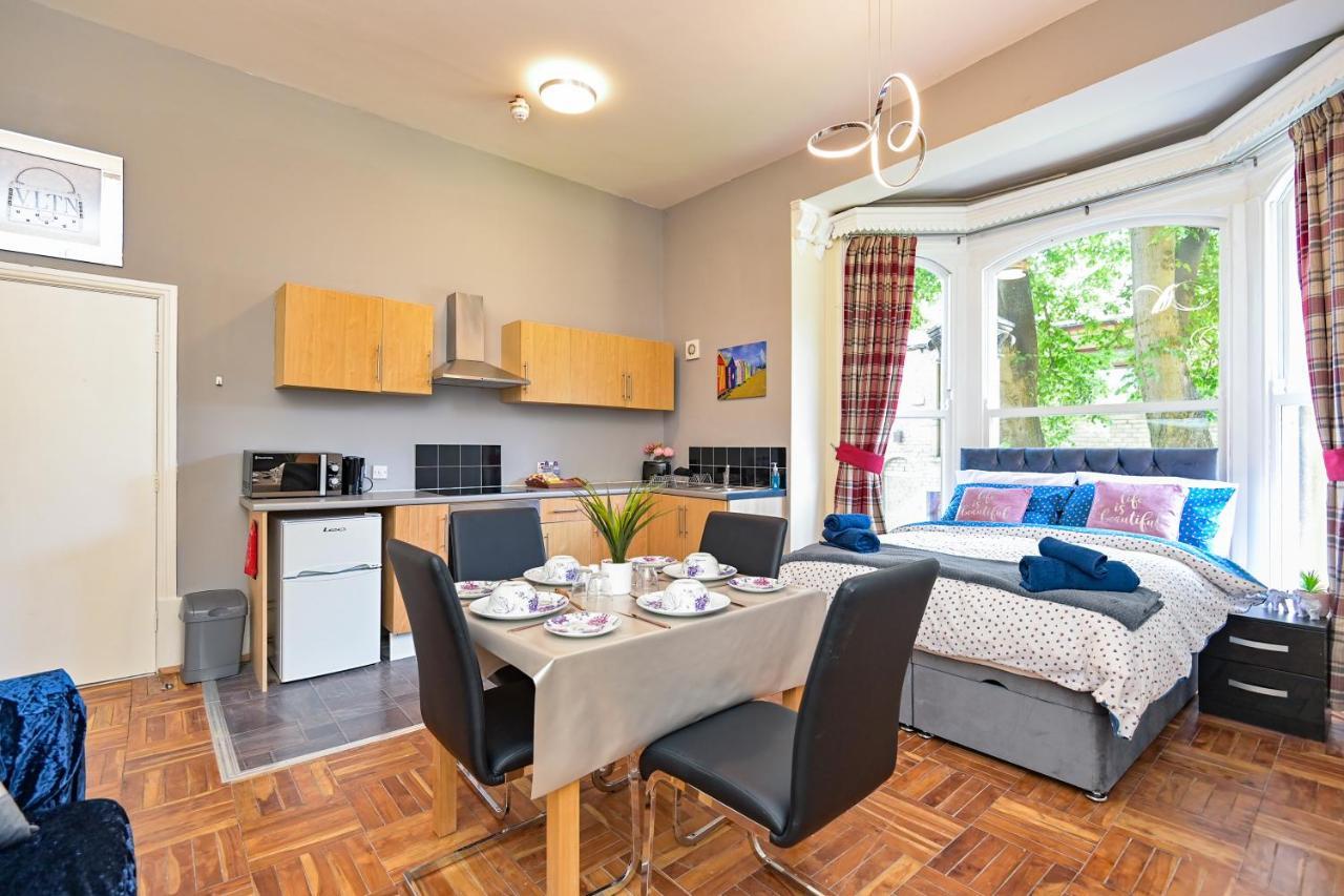 The Elm Wood Apartments Huddersfield Esterno foto