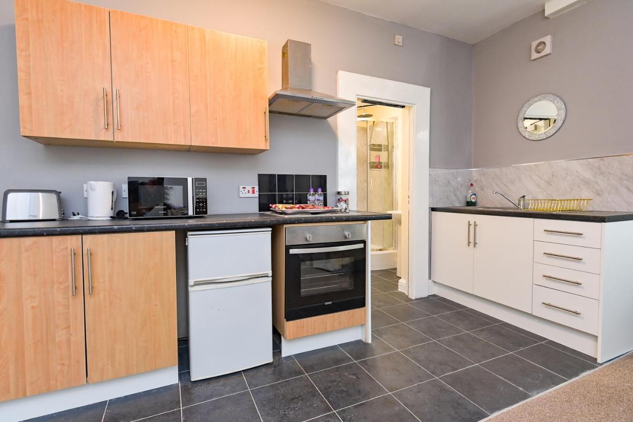 The Elm Wood Apartments Huddersfield Esterno foto