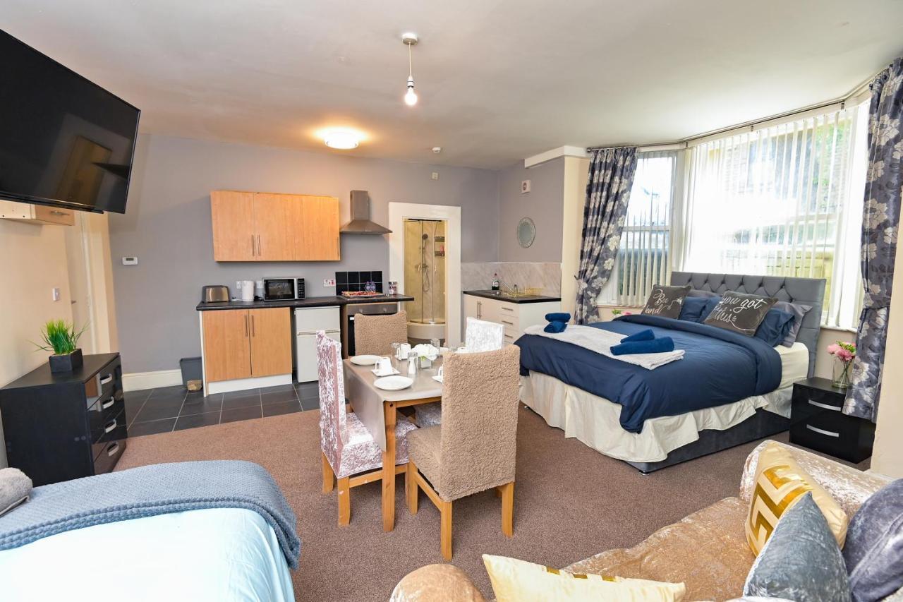 The Elm Wood Apartments Huddersfield Esterno foto