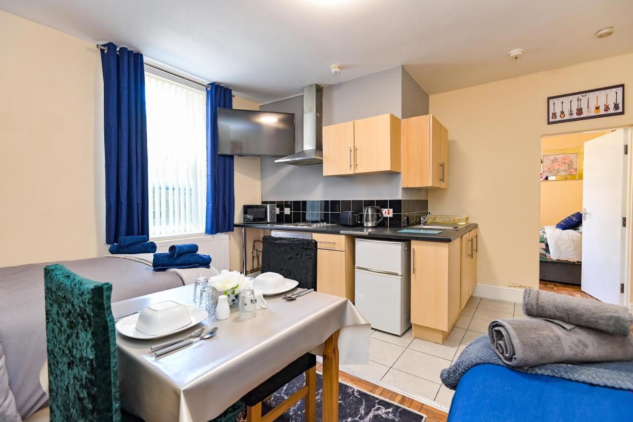 The Elm Wood Apartments Huddersfield Esterno foto