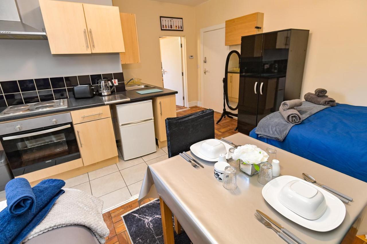 The Elm Wood Apartments Huddersfield Esterno foto