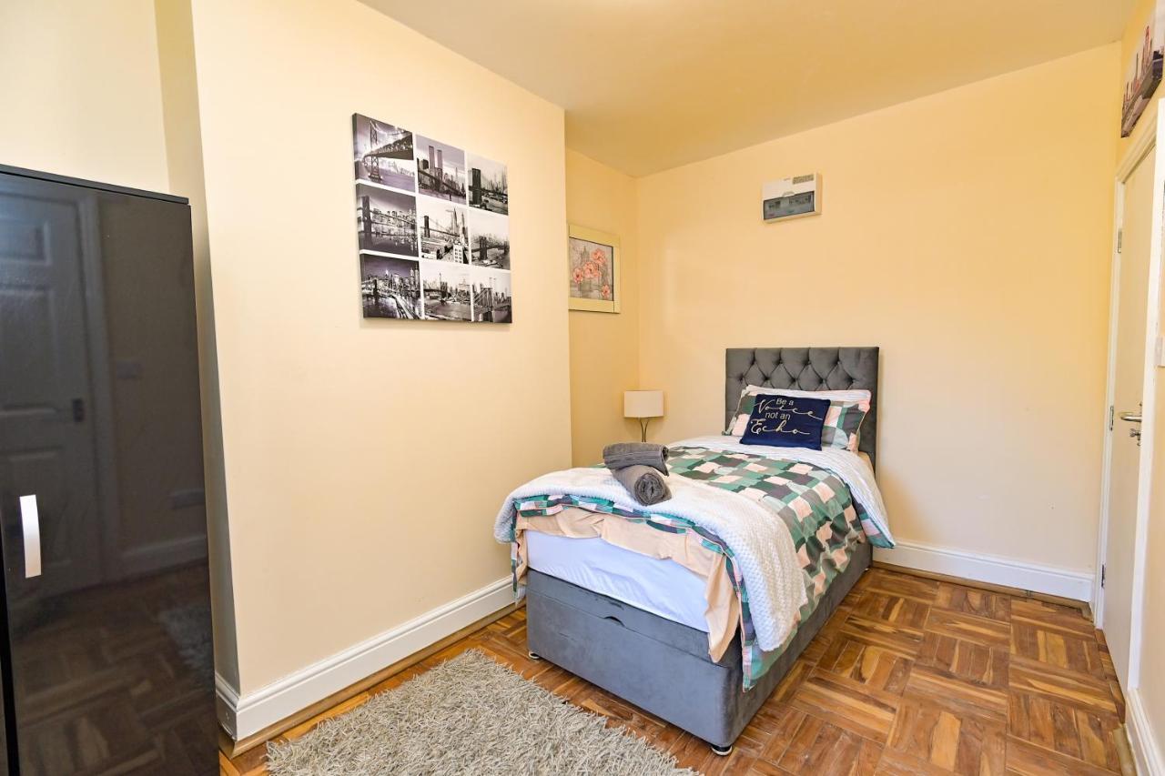 The Elm Wood Apartments Huddersfield Esterno foto